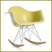 Nella foto: Poltrona Eames in plastica modello RAR di Vitra, disegnata da Eames Charles, Eames Ray