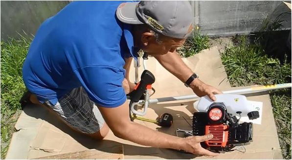 Smontaggio di un trimmer a benzina